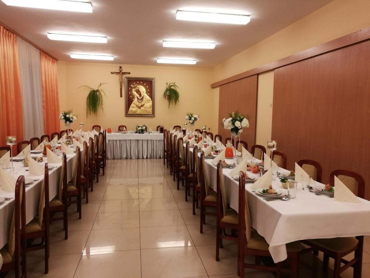 Centrum Ostra Brama Im. Jana Pawla II Skarżysko-Kamienna المظهر الخارجي الصورة